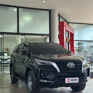Toyota | Fortuner SR Aut | 2024 | 68.155 km | Negro | Entrega USD 8.235 | 60 cuotas