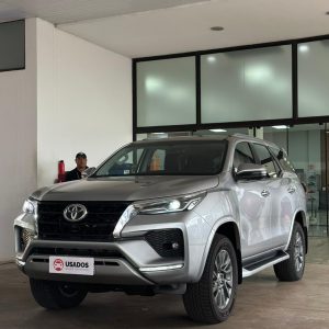 Toyota | Fortuner SRV Aut | 2023 | 99.581 km | Plata | Entrega USD 9.630 | 60 cuotas