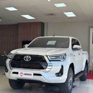 Toyota | Hilux D/C 4x4 SRV Mec | 2025 | 32.778 km | Perla | Entrega USD 8.700 | 60 cuotas